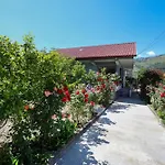 Samuela Cozy Retreat